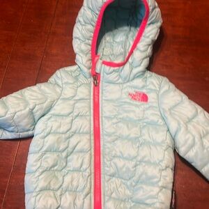 Hooded north face jacket. Excellent used cond. 6-12 m.teal with hot pink accents